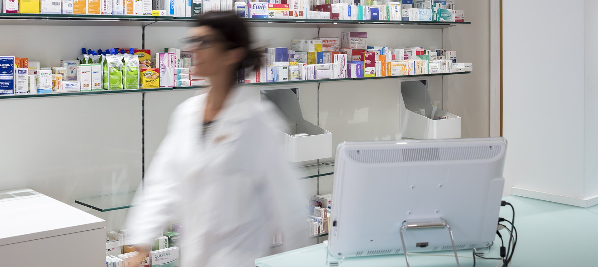 Robot Farmacia Eredi Francia dott.ssa Carella - vaschette di uscita