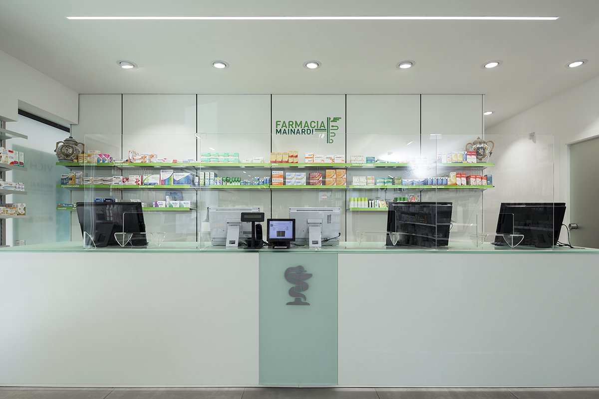Robot Farmacia Mainardi, Capurso (BA) - vista frontale