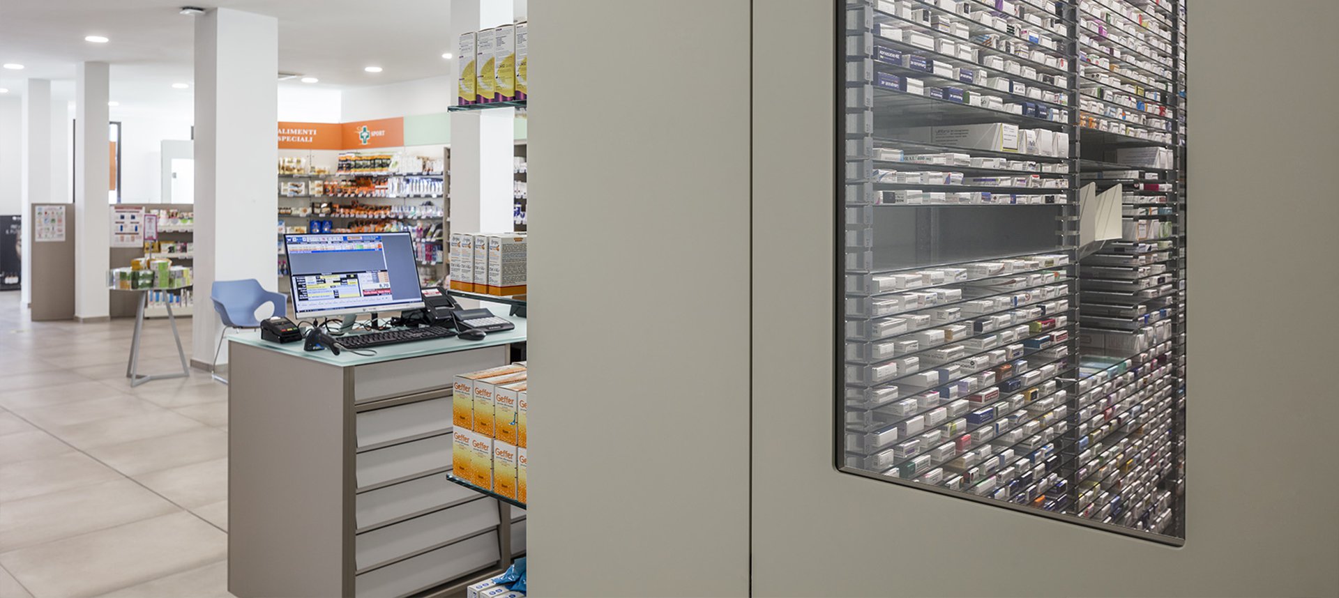 Robot farmacie Comunale di Pistoia n.2 - vista dal robot verso il locale
