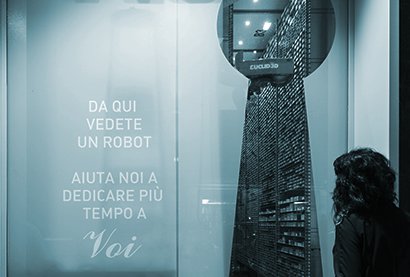 Robot Pharmathek Farmacia Russo - vista dalla vetrina sulla strada